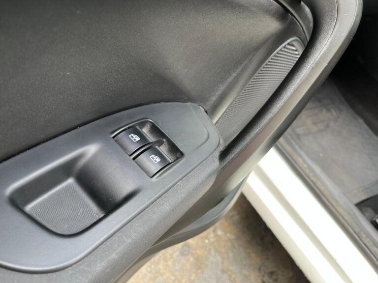 WhatsApp Image 2025-11-17 at 16.47.35