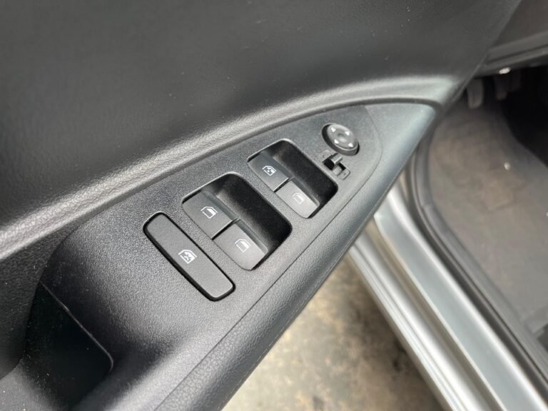 WhatsApp Image 2025-12-04 at 15.19.44